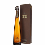 Láhev Don Julio 1942 s pouzdrem