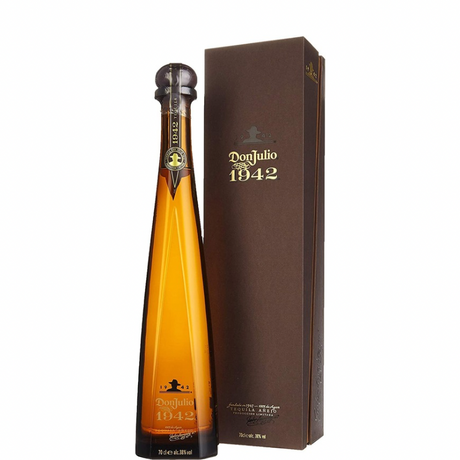 Láhev Don Julio 1942 s pouzdrem